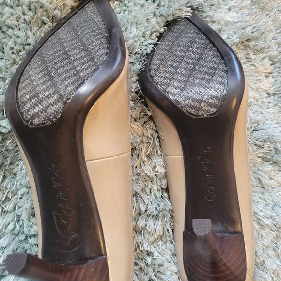 Calvin Klein taupe heels Dolly size 6.5M - Picture 5 of 5